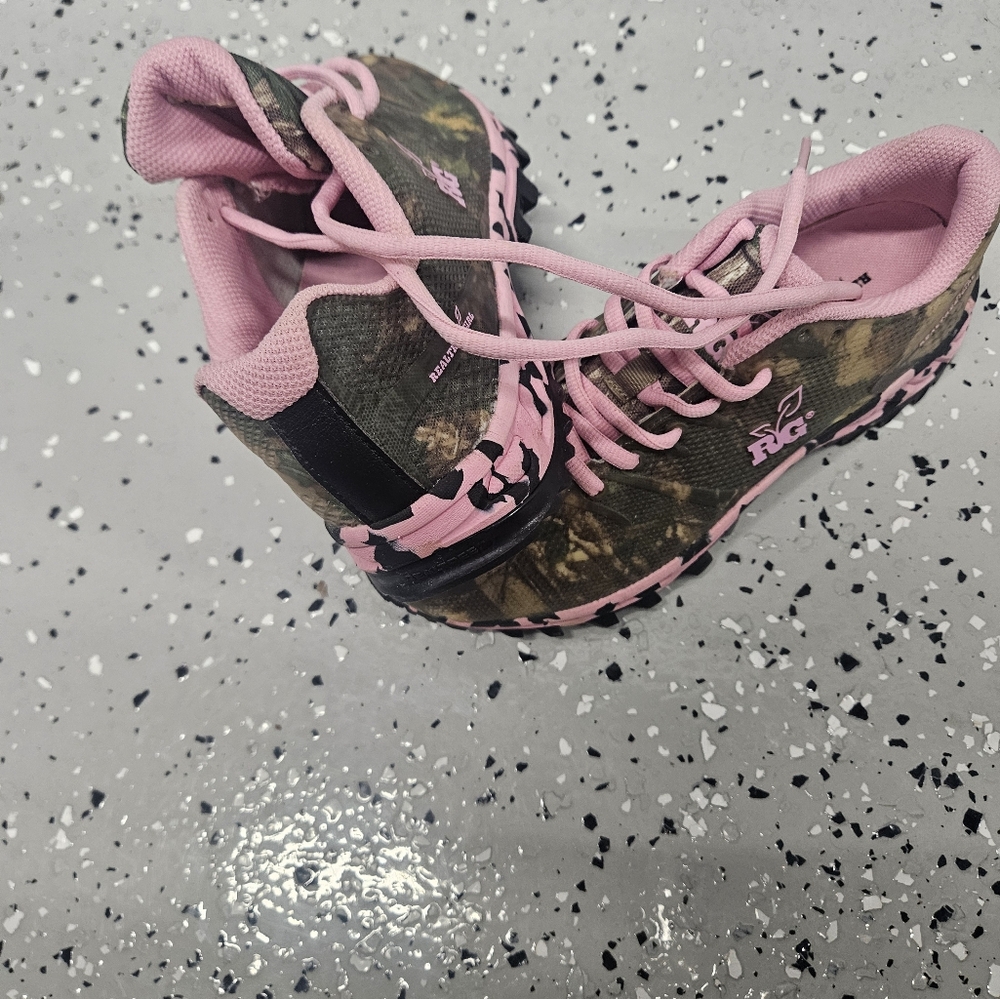 RealTree Girl Camo Tennis shoes